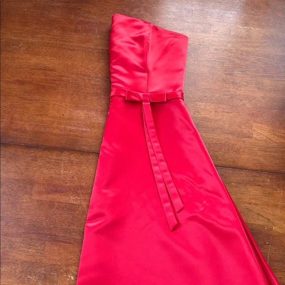 Elegant Red Strapless satin Dress with wrap - Picture 9 of 13